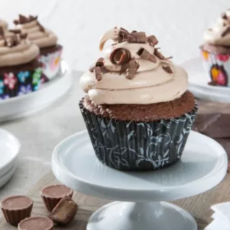 The best way to pour cupcake batter and frost cupcakes